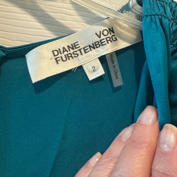 Diane Von Furstenburg Avianna Shirred Teal satin Maxi Dress -size 2 - Picture 2 of 5